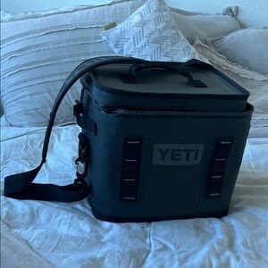 Yeti Hopper Flipper 12  Cooler Sling Bag with Strap